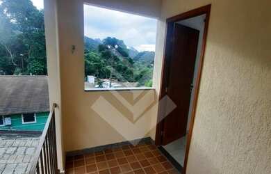 Imagem 2: CASA 2 ANDARES EM MURY. Varanda, 65m² de Área, 2 Vagas na garageme2...