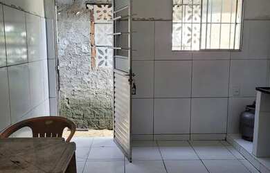 Imagem: A casa possui 2 Dormitórios, 2 Banheiros, 2 Vagas na garagem