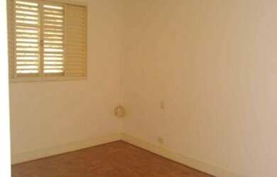 Imagem: A casa possui 3 Dormitórios, 3 Banheiros, 2 Vagas na garagem