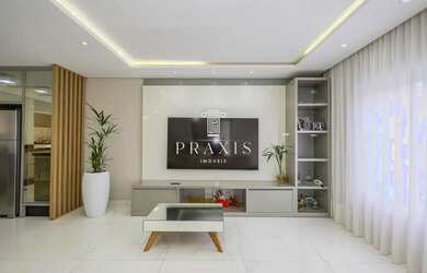 Imagem: A casa possui 3 Dormitórios, 3 Banheiros, 4 Vagas na garagem