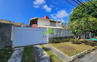 Imagem: O depósito possui 5 Vagas na garagem, 300m² de Área e está