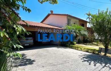 Imagem: A casa em condomínio possui 4 Dormitórios, 2 Banheiros, 5