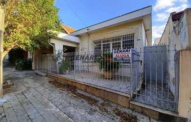 Imagem: A casa possui 5 Dormitórios, 3 Banheiros, 2 Vagas na garagem