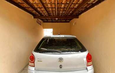 Imagem 16: Casa com garagem coberta e cozinha ampla, recém-reformada