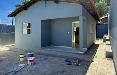 Imagem: A casa possui 3 Dormitórios, 2 Banheiros, 2 Vagas na garagem