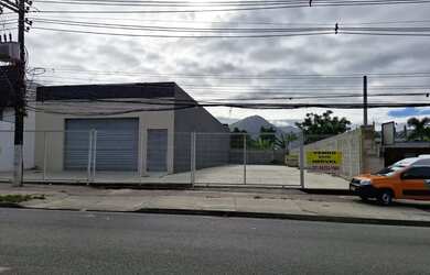 Imagem: O depósito possui 5 Vagas na garagem e 800m² de Área e está