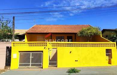 Imagem: A casa possui 2 Dormitórios, 2 Banheiros, 3 Vagas na garagem