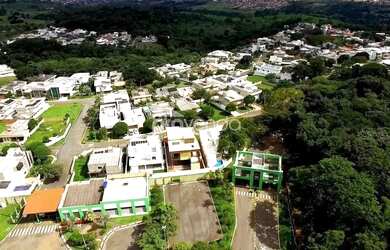 Imagem: A casa possui 3 Dormitórios, 4 Banheiros, 4 Vagas na garagem