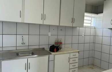 Imagem: O apartamento possui 3 Dormitórios, 1 Banheiro, 1 Vaga na garagem