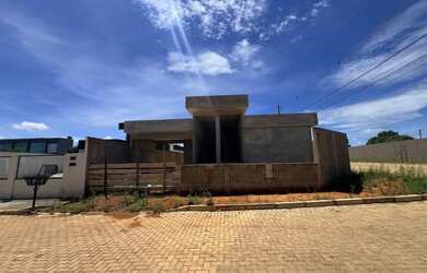 Imagem: A casa em condomínio possui 3 Dormitórios, 2 Banheiros, 2