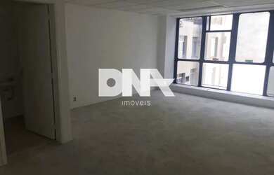 Imagem: O depósito possui 1 Vaga na garagem, 48m² de Área e está