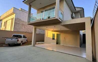 Imagem: A casa possui 3 Dormitórios, 4 Banheiros, 5 Vagas na garagem