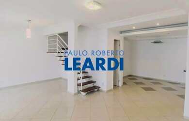 Imagem: A casa em condomínio possui 3 Dormitórios, 3 Banheiros, 2