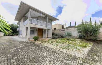 Imagem: A casa possui 1 Dormitório, 1 Banheiro, 290m² de Área e