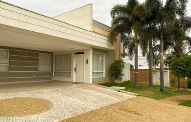 Imagem: A casa em condomínio possui 3 Dormitórios, 2 Banheiros, 3