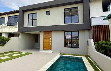 Imagem: A casa em condomínio possui 4 Dormitórios, 5 Banheiros, 2