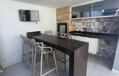 Imagem: A casa possui 3 Dormitórios, 2 Banheiros, 2 Vagas na garagem