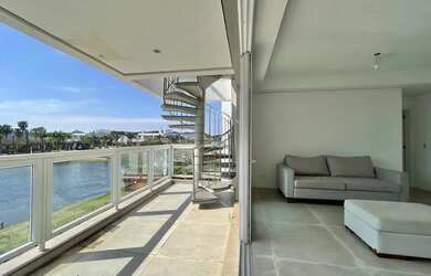 Imagem: O apartamento possui 4 Dormitórios, 4 Banheiros, 2 Vagas na