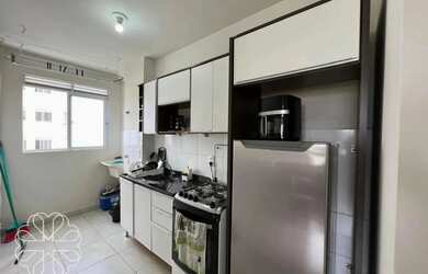 Imagem: O apartamento possui 2 Dormitórios, 1 Banheiro, 1 Vaga na garagem