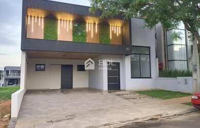 Imagem: A casa em condomínio possui 3 Dormitórios, 3 Banheiros, 4