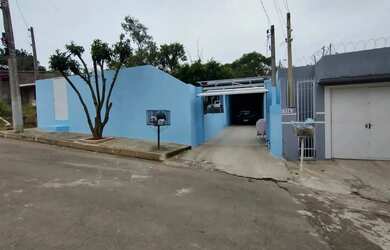 Imagem: A casa possui 1 Dormitório, 1 Banheiro, 2 Vagas na garagem