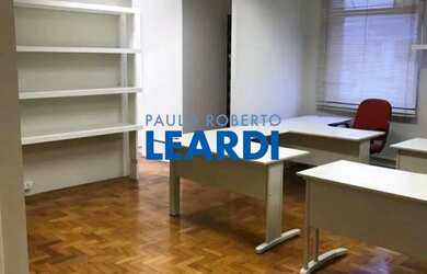 Imagem: O depósito possui 2 Vagas na garagem, 114m² de Área e está