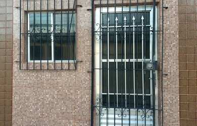 Imagem: A casa possui 2 Dormitórios, 1 Banheiro e está localizado