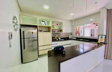 Imagem: A casa em condomínio possui 3 Dormitórios, 3 Banheiros, 2