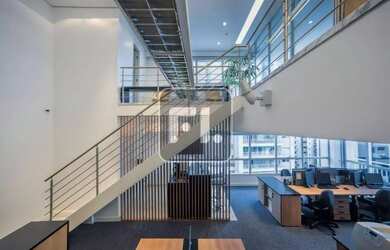 Imagem: O depósito possui 4 Vagas na garagem, 170m² de Área e está