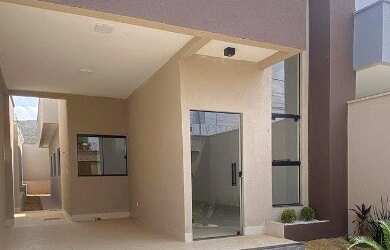 Imagem: A casa possui 3 Dormitórios, 2 Banheiros, 2 Vagas na garagem