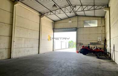 Imagem: O depósito possui 5 Vagas na garagem, 375m² de Área e está