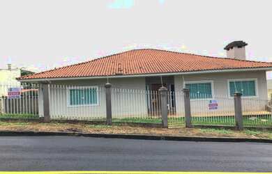 Imagem: A casa possui 4 Dormitórios, 5 Banheiros, 5 Vagas na garagem