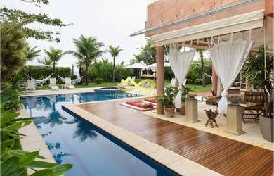 Imagem: A casa possui 5 Dormitórios, 5 Banheiros, 4 Vagas na garagem