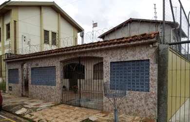 Imagem: A casa possui 3 Dormitórios, 5 Banheiros, 2 Vagas na garagem