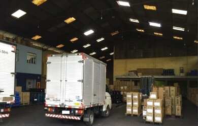 Imagem: O depósito possui 5 Vagas na garagem, 2.300m² de Área e