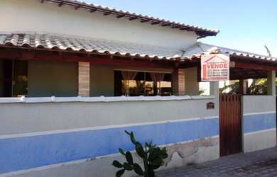 Imagem: A casa possui 3 Dormitórios, 3 Banheiros, 450m² de Área e