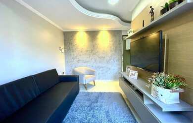 Imagem: A casa possui 3 Dormitórios, 2 Banheiros, 2 Vagas na garagem