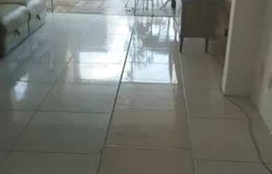 Imagem: A casa possui 2 Dormitórios, 2 Banheiros, 1 Vaga na garagem