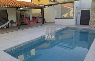 Imagem: A casa em condomínio possui 5 Dormitórios, 4 Banheiros, 2