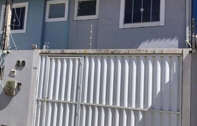 Imagem: A casa possui 2 Dormitórios, 3 Banheiros, 1 Vaga na garagem