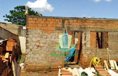 Imagem: A casa possui 3 Dormitórios, 1 Banheiro, 1 Vaga na garagem