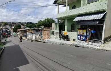 Imagem: A casa possui 3 Dormitórios, 3 Banheiros, 200m² de Área