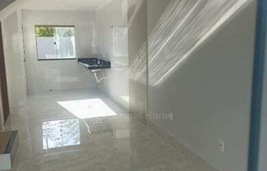 Imagem: A casa possui 2 Dormitórios, 1 Banheiro, 2 Vagas na garagem