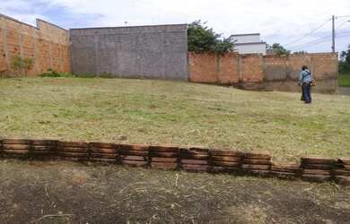 Imagem: O terreno possui 298m² de Área e está localizado em Jardim