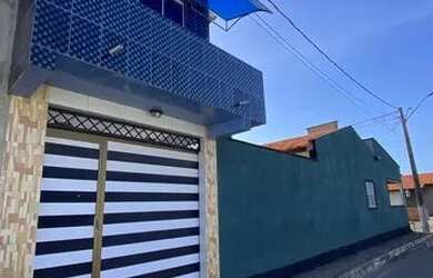 Imagem: A casa em condomínio possui 5 Dormitórios, 3 Banheiros, 3