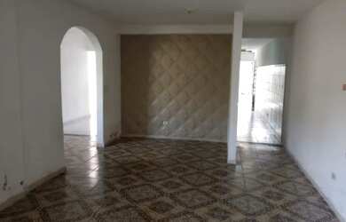 Imagem: A casa possui 4 Dormitórios, 3 Banheiros e 1 Vaga na garagem