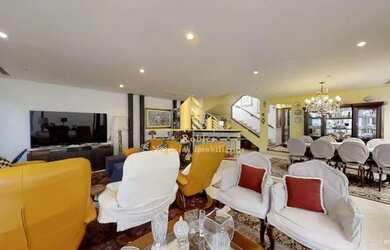 Imagem: A casa possui 5 Dormitórios, 5 Banheiros, 4 Vagas na garagem