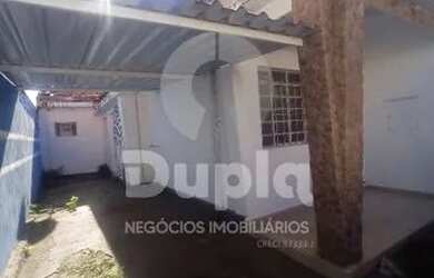 Imagem: A casa possui 3 Dormitórios, 2 Banheiros, 3 Vagas na garagem