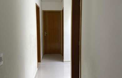 Imagem: A casa possui 3 Dormitórios, 3 Banheiros, 2 Vagas na garagem