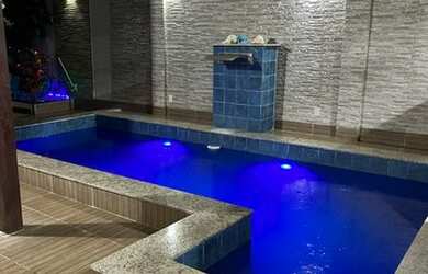 Imagem: A casa possui 5 Dormitórios e 4 Vagas na garagem e está localizado